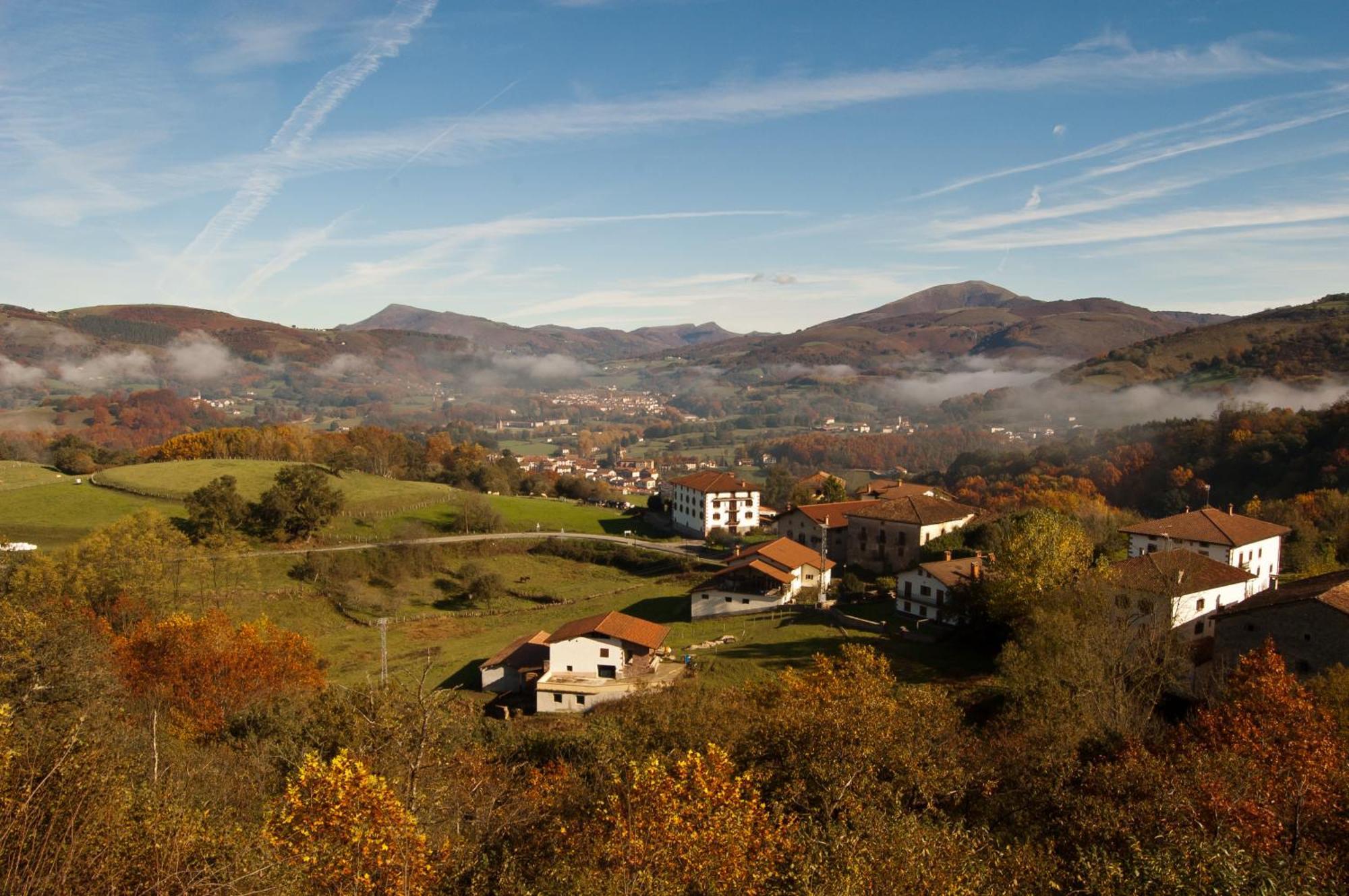Hotel Urgain Oronoz-Mugaire Esterno foto
