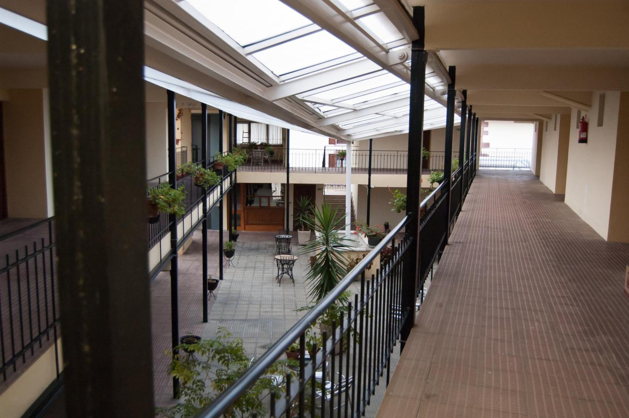 Hotel Urgain Oronoz-Mugaire Esterno foto