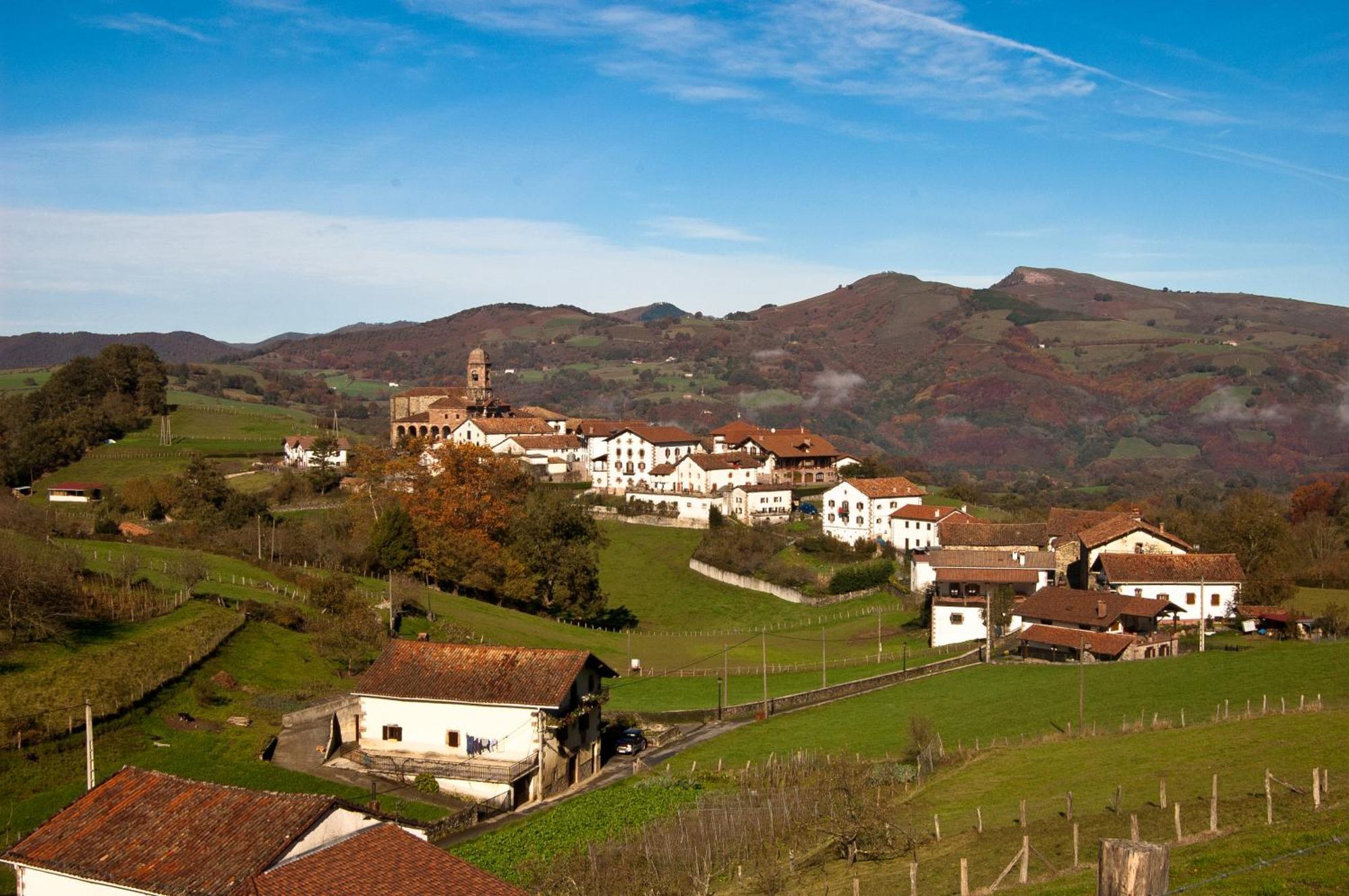 Hotel Urgain Oronoz-Mugaire Esterno foto