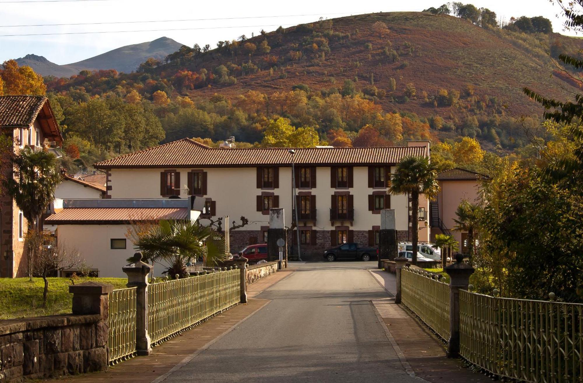 Hotel Urgain Oronoz-Mugaire Esterno foto