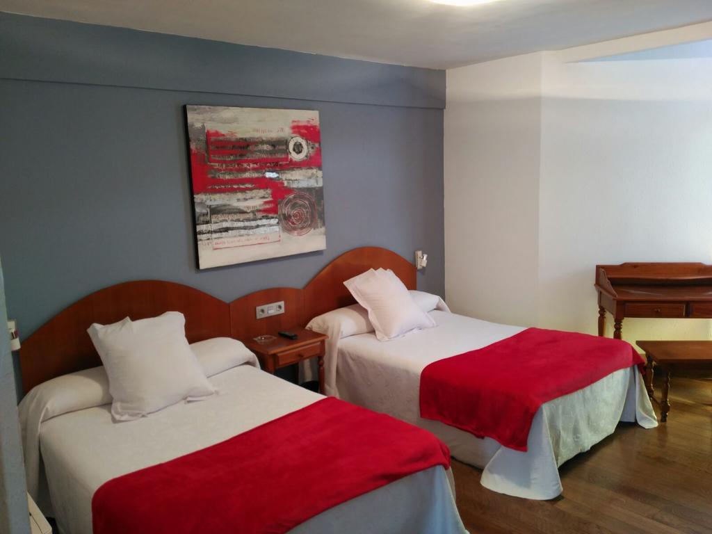 Hotel Urgain Oronoz-Mugaire Esterno foto
